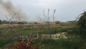 V Dunajskej Lužnej vypukol požiar. V ohrození boli rodinné domy