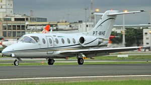 Hororové chvíle hollywoodskej hviezdy. Lietadlu zlyhali oba motory!