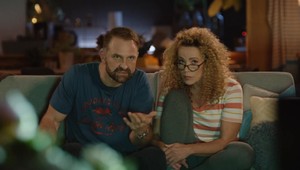 Situácia, ktorá vás zaručene pobaví: Ako to dopadne, keď spolu muž a žena pozerajú futbal?