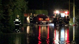 Liptovom sa prehnala búrka, hasiči odčerpávali vodu z viacerých domov