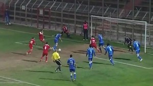 Musíte vidieť. Neuveriteľný vlastný gól so šťastným koncom!