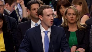 Podvodníci sa vydávajú za Zuckerberga a mámia z ľudí peniaze