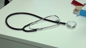 NAKA si posvietila na lekára z Nitry. Za úplatky predpisoval opiáty