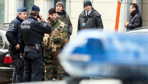 Pri Európskom parlamente zadržali Slováka s motorovou pílou