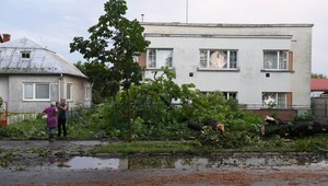 FOTO: Mesto je pre počasie nepriechodné. Vyčíňala silná búrka