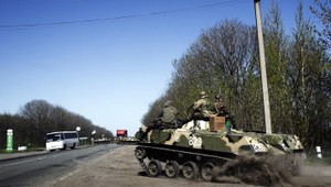 V Simferopole zajali poľského novinára, v Slavjansku pokračujú boje