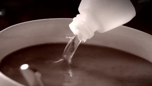 Strach z koronavírusu ju takmer usmrtil. Seniorka si zaliala kávu dezinfekciou Anticovid