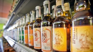 Sklady sú plné českého alkoholu. Čo s ním? Niektorí vedia...