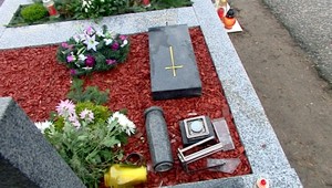 Ľudský hyenizmus. Hrob zničili na dušičky