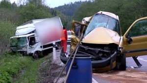 Dôchodca dostal šmyk a dodávke vošiel pod kolesá