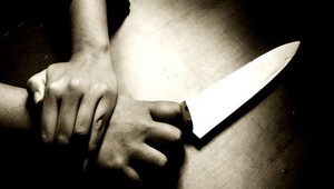 Otec pichol syna (24) nožom s 20 centimetrovou čepeľou