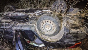 Štrnásťročný chlapec bez vodičáku havaroval. Dve dievčatá utrpeli vážne zranenia