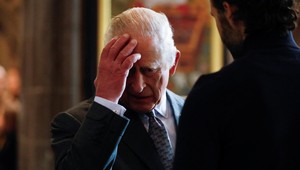 Kráľ Karol III. rozhodol. Odobratie titulu princa a vysťahovanie z kráľovského sídla