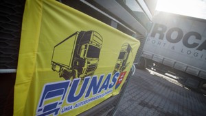 Pellegrini vyzval autodopravcov, aby štrajk ukončili. Tí ale spolu s ČESMAD chystajú ďalšie kroky