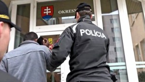 Mladíci sa vlámali do domu pri Prešove, pri krádeži ich chytili policajti