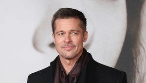 Brad Pitt sa mal zahľadieť do pôvabnej architektky