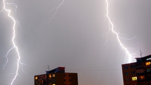 Meteorológovia varujú pred silnými búrkami. V Beskydoch blesk zranil 5 ľudí