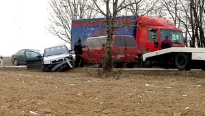 Kukláči smoliari. Počas razie havarovali