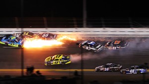 VIDEO: Pri havárii v Daytone sa zranilo 28 divákov