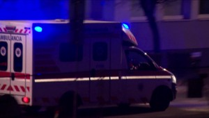 Krvavá hádka v byte: Muž pobodal svoju manželku nožom a nožnicami