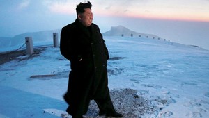 Nezvyčajné fotky Kim Čong-una. Vysmiaty na vrchole hory