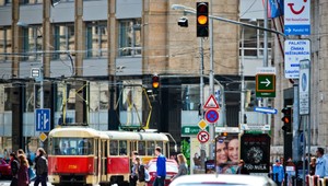 Cestných pirátov budú zastavovať inteligentné semafory