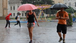 Víkendové plány vám môžu narušiť búrky. Pozrite sa, kde platia výstrahy