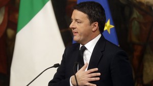 Taliansky premiér Matteo Renzi odstupuje z funkcie