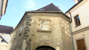 Začali sa práce obnovy dreveného stropu v Rómerovom dome. Historická budova v Bratislave dlho chátrala