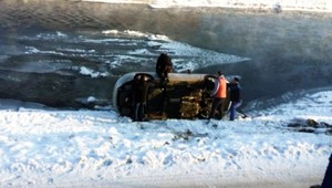 Žena podcenila zamrznutú cestu, skončila v Hrone