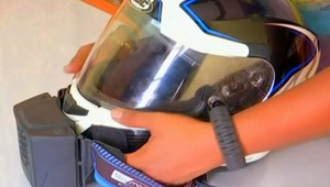 Ako sa schladiť keď jazdíte na motorke? V horúcej Indii našli odpoveď