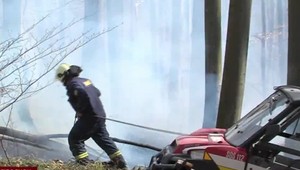 Výsledkom vypaľovania trávy môže byť horiaci les. Hasiči na Zemplíne sú pripravení