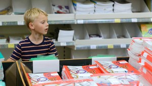 Štát pomôže rodinám v núdzi s nákupom školských potrieb. Vieme, dokedy treba poslať žiadosť