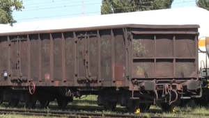 Dráma na trati: Muž skočil do idúceho vlaku, policajti bojovali o jeho život