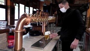 Samosprávy sa snažia vyhnúť čiernej farbe. Na očkovanie vyzývajú tamojší starostovia a primátori