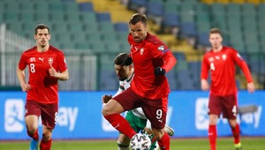 Kuriózny prestoj vo Švajčiarsku. Jedna brána bola väčšia ako druhá