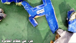 Pasažierov egyptského lietadla mohol zabiť výbuch, naznačujú ich pozostatky