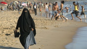 Nemecko chce úradníčkam zakázať nosenie buriek a nikábu