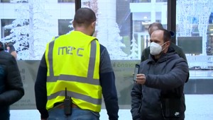 Opatrenia sa sprísňujú: Zmenou sú aj kontroly v obchodných domoch