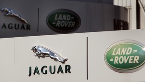 Automobilka Jaguar Land Rover opäť posunula termín obnovenia výroby