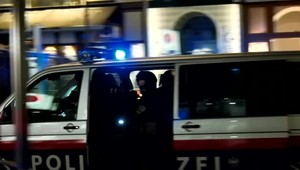 Rakúsky minister vnútra: Informáciu o pohybe útočníka na Slovensku sme mali, nič sme s ňou neurobili