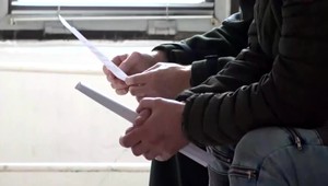 Sexuálneho násilia sa mal dopustiť voči matke svojich detí. Ženu pred agresorom zachránila ich dcéra