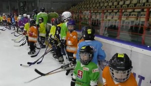 Hokejový klub majú, štadión už nie. Mladé talenty cestujú na tréningy desiatky kilometrov