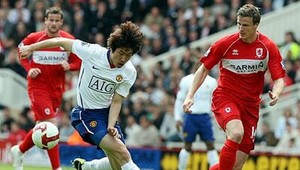 Manchester kráča za titulom, Chelsea zostáva teoterická šanca