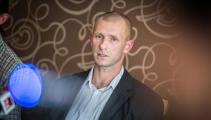 ZÁZNAM: Šéf galantského centra ušiel z tlačovky