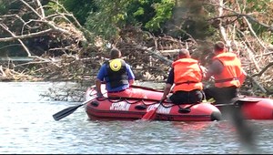 Nehybné telo v rieke Hron. Muža pred utopením bodli nožom