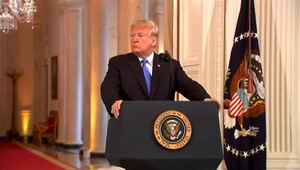 Trump už netrvá na betónovom múre na hraniciach, chce oceľovú bariéru