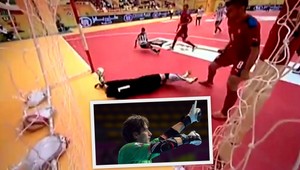 Góóól! Aha, pardon, tak nie... Fantastický zákrok Čecha vo futsale!