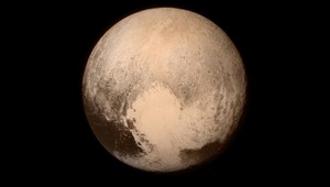 Na Plute sú veľké pohoria a obrovské množstvo vody