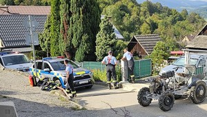 Tragická nehoda: Senior sa prevrátil s malotraktorom, zraneniam podľahol